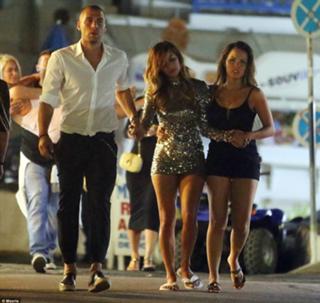 Nicole Scherzinger feet photo thumbnail