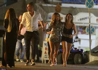 Nicole Scherzinger feet photo thumbnail
