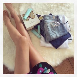 Miranda Kerr feet photo thumbnail