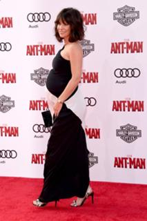 Evangeline Lilly feet photo thumbnail