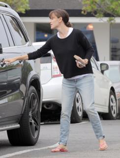 Jennifer Garner feet photo thumbnail