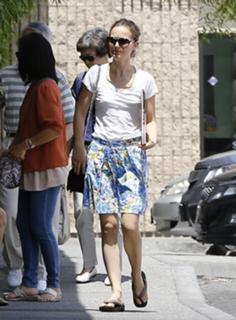 Natalie Portman feet photo thumbnail