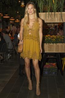 Bar Refaeli feet photo thumbnail