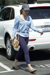 Jessica Lowndes feet photo thumbnail
