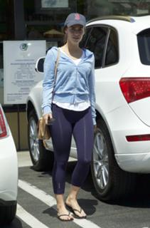 Jessica Lowndes feet photo thumbnail