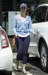 Jessica Lowndes feet photo thumbnail