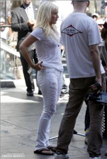 Christina Aguilera feet photo thumbnail