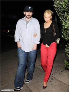 Christina Aguilera feet photo thumbnail
