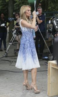 Amanda Holden feet photo thumbnail