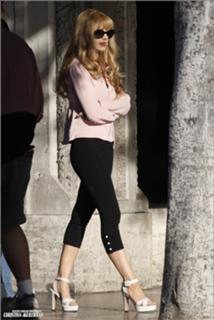 Christina Aguilera feet photo thumbnail