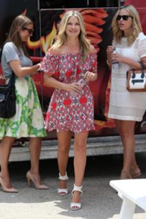 Ali Larter feet photo thumbnail