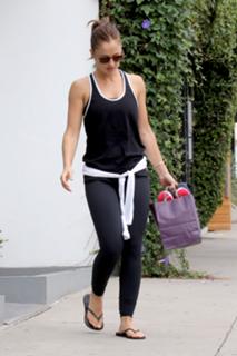 Minka Kelly feet photo thumbnail