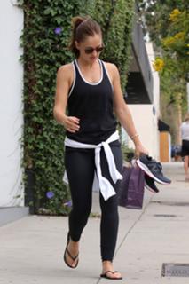 Minka Kelly feet photo thumbnail
