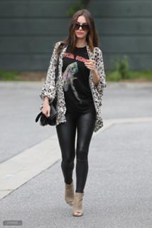 Megan Fox feet photo thumbnail