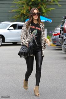 Megan Fox feet photo thumbnail