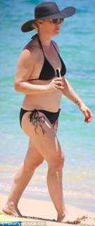 Jennie Garth feet photo thumbnail