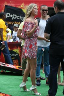 Ali Larter feet photo thumbnail