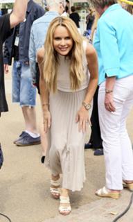 Amanda Holden feet photo thumbnail