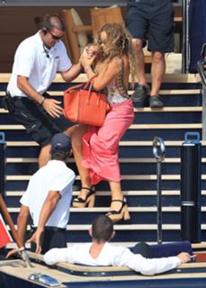 Mariah Carey feet photo thumbnail