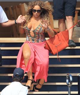 Mariah Carey feet photo thumbnail