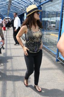 Salma Hayek feet photo thumbnail