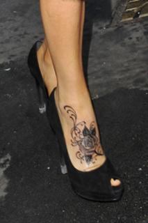 Jenny McCarthy-Wahlberg feet photo thumbnail