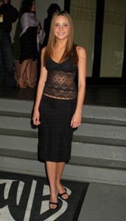 Amanda Bynes feet photo thumbnail
