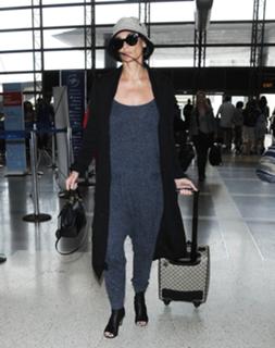 Demi Moore feet photo thumbnail