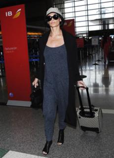 Demi Moore feet photo thumbnail