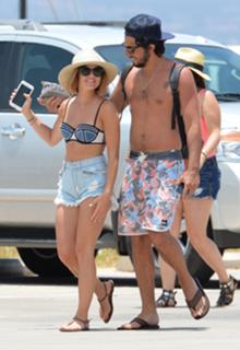Lucy Hale feet photo thumbnail