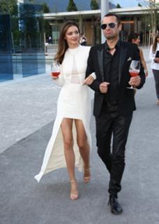 Miranda Kerr feet photo thumbnail