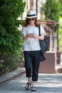 Julianne Moore feet photo thumbnail