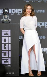 Emilia Clarke feet photo thumbnail