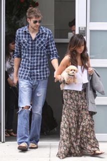 Ashley Tisdale feet photo thumbnail