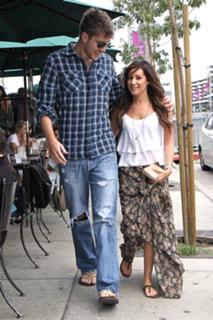 Ashley Tisdale feet photo thumbnail