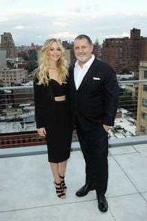 Jennifer Lawrence feet photo thumbnail