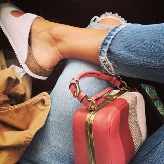 Jessica Alba feet photo thumbnail