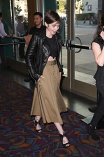 Lily Collins feet photo thumbnail