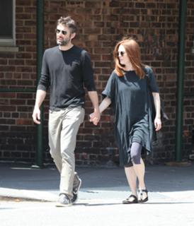Julianne Moore feet photo thumbnail