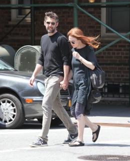 Julianne Moore feet photo thumbnail