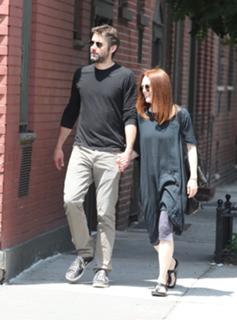 Julianne Moore feet photo thumbnail