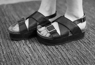 Blanca Suárez feet photo thumbnail