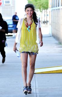 Jessica Szohr feet photo thumbnail