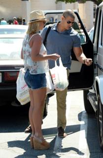 Britney Spears feet photo thumbnail