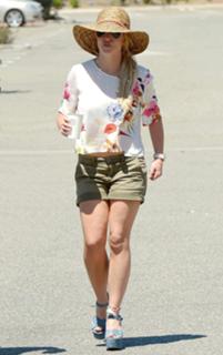 Britney Spears feet photo thumbnail
