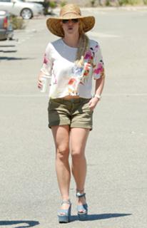 Britney Spears feet photo thumbnail