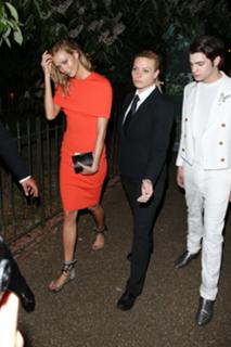 Karlie Kloss feet photo thumbnail