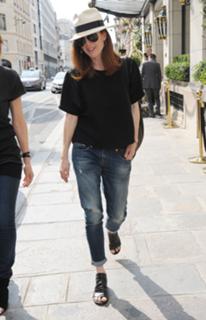 Julianne Moore feet photo thumbnail