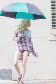 Emma Roberts feet photo thumbnail