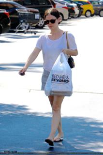 Rachel Bilson feet photo thumbnail